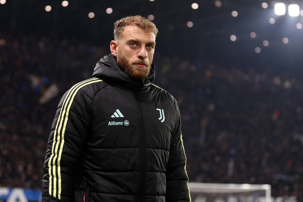 Michele Di Gregorio con la giacca della Juventus