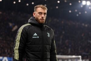 Michele Di Gregorio con la giacca della Juventus