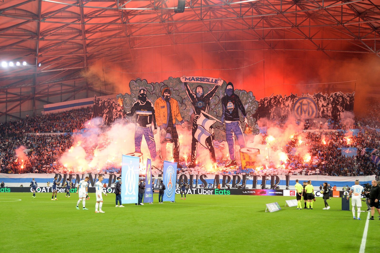 Coreografia dei tifosi dell'Olympique Marsiglia allo Stade V&eacute;lodrome